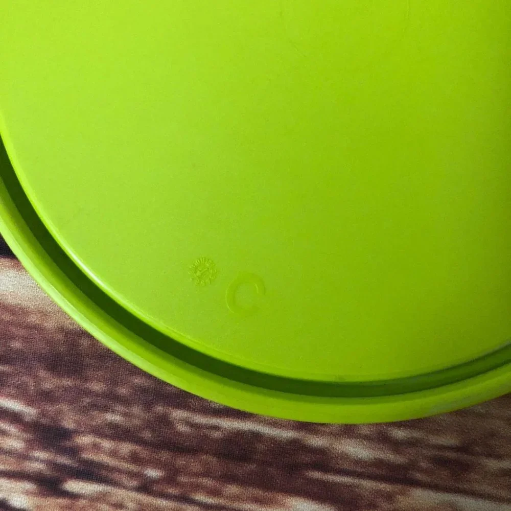 Tupperware 2541D-6 Replacement Lid Only Green Tab Seal